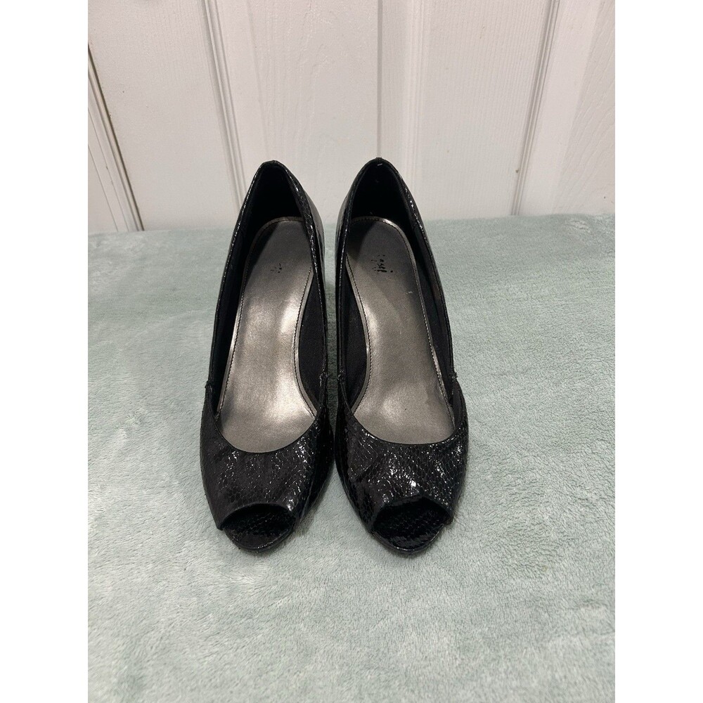 Fioni Black Peep Toe Pumps Women’s Size 8.5 Snakeskin Patent High Heels